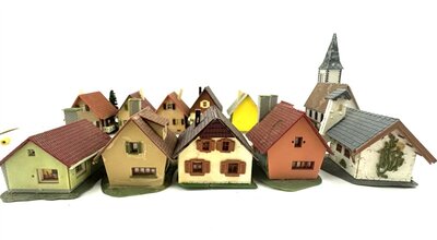 Faller Kibri Gebude mit Kirche 12 Stck in Spur Z