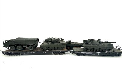 Roco + Lima H0 Flachwagen mit Militr-Fahrzeugen