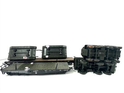 Roco + Lima H0 Flachwagen mit Milit�r-Fahrzeugen
