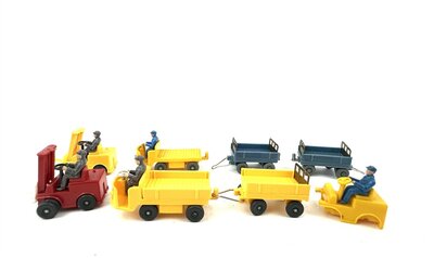 Wiking Gepckwagen mit Gabelstapler