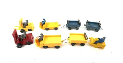 Wiking Gepckwagen mit Gabelstapler