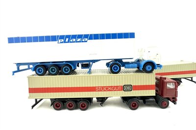 Herpa H0 MB Volvo Container-Sattelzug und Hngerzug Plaza