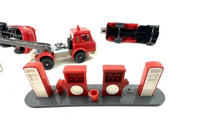 Wiking H0 Feuerwehr Abschleppwagen Leiterwagen mit Tankstelle