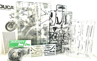 Tamiya 14025 Motorrad Ducati 900SS Bausatz 1:12