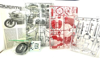Tamiya 14019 Bausatz Motorrad Ducati 900 1:12
