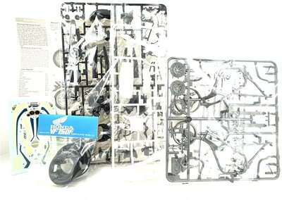 Tamiya 14021 Motorrad Honda VF750F Bausatz 1:12