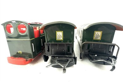 Biller Bahn Lok mit 2 Personenwagen Spur 0e