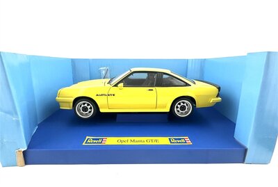 Revell 08421 Modellauto Opel Manta GT/E 1:18