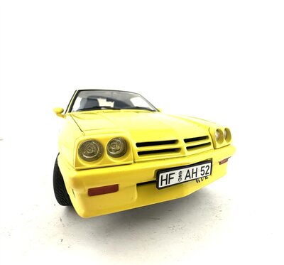 Revell 08421 Modellauto Opel Manta GT/E 1:18