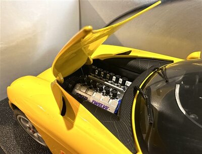 Hot Wheels Modellauto TVR Speed 12 1:18