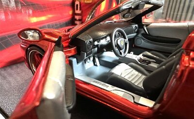 Hot Wheels G8984 Modellauto Ferrari Spider 1:18