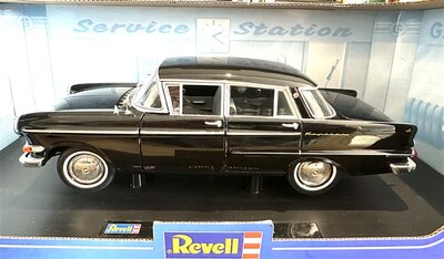 Revell 08822 Modellauto Opel Kapit�n 1:18