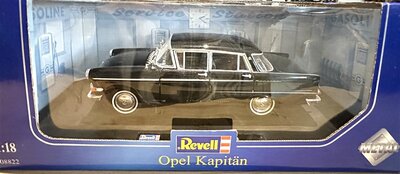 Revell 08822 Modellauto Opel Kapit�n 1:18