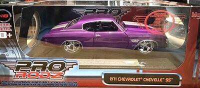 Maisto Chevrolet Chevelle SS 454 1971 Purple 1:18