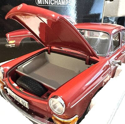 Minichamps Modellauto VW 1600 L 1970 1:18