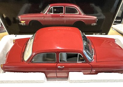 Minichamps Modellauto VW 1600 L 1970 1:18