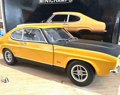 Minichamps Modellauto Ford Capri 2600 RS gelb 1970 1:18