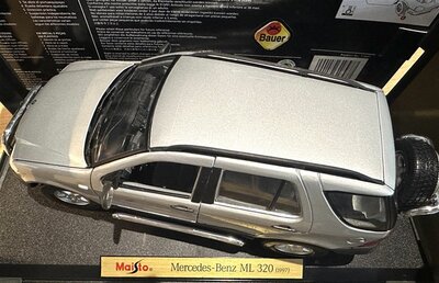 Maisto Modellauto Mercedes-Benz ML 320 1997 1:18