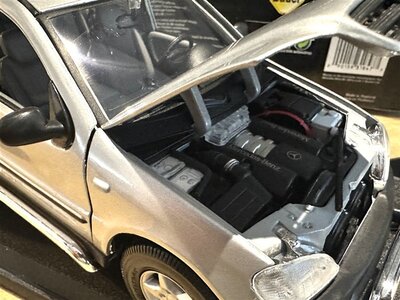 Maisto Modellauto Mercedes-Benz ML 320 1997 1:18