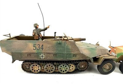 Tamyia 2 Halbkettenfahrzeuge lackiert / patiniert 1:35