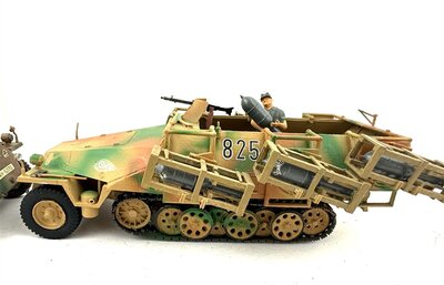 Tamyia 2 Halbkettenfahrzeuge lackiert / patiniert 1:35