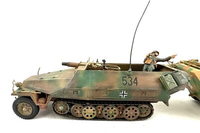 Tamyia 2 Halbkettenfahrzeuge lackiert / patiniert 1:35