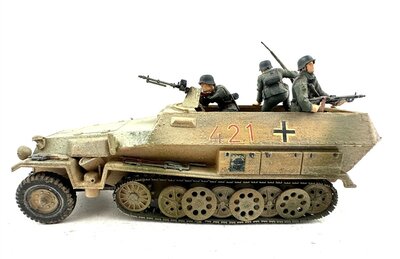 Tamiya Stuka Sd.Kfz 251/1 lackiert Weltkrieg II 1:35