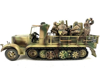 Tamiya Halbkettenfahrzeug Sd.Kfz. 7/1 mit Flakvierling Weltkrieg II 1:35