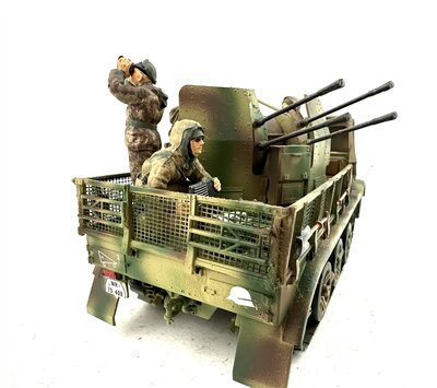 Tamiya Halbkettenfahrzeug Sd.Kfz. 7/1 mit Flakvierling Weltkrieg II 1:35