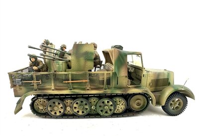 Tamiya Halbkettenfahrzeug Sd.Kfz. 7/1 mit Flakvierling Weltkrieg II 1:35