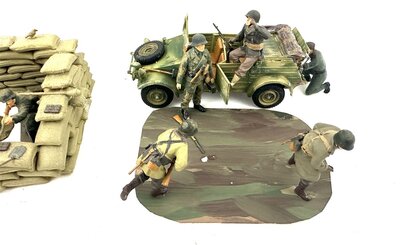 K�belwagen mit 9 Soldaten Weltkrieg II 1:35