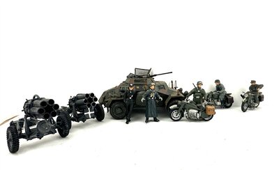 Panzersp�hwagen mit Motorr�dern und Soldaten Weltkrieg II...