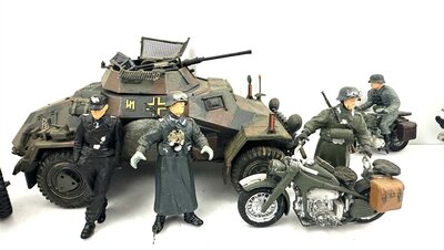 Panzersp�hwagen mit Motorr�dern und Soldaten Weltkrieg II 1:35