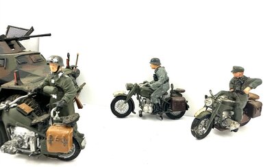 Panzersp�hwagen mit Motorr�dern und Soldaten Weltkrieg II 1:35