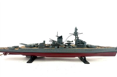 L�TZOW Schlachtschiff Bausatz Weltkrieg II