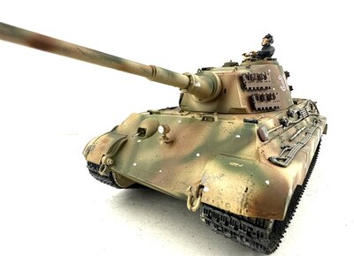 Tamiya Panzer K�nigstiger mit Figur 1:35