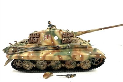 Tamiya Panzer K�nigstiger mit Figur 1:35