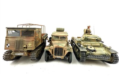 Tamiya Panzerkampfwagen Sd.Kfz.121 + weitere Fahrzeuge 1:35