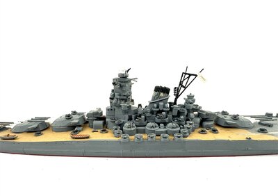 Tamiya Yamato Kriegsschiff lackiert 1:700