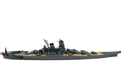 Tamiya Yamato Kriegsschiff lackiert 1:700