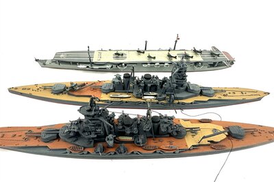 Hasegawa Kriegsschiffe + Flugzeugtr�ger lackiert 1:700