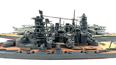 Hasegawa Kriegsschiffe + Flugzeugtr�ger lackiert 1:700