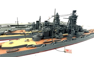 Hasegawa Kriegsschiffe + Flugzeugtr�ger lackiert 1:700