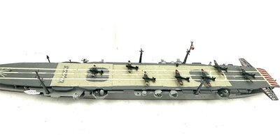 Hasegawa Kriegsschiffe + Flugzeugtr�ger lackiert 1:700