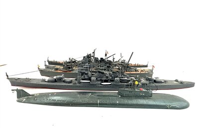 Hasegawa 4 Kriegsschiffe & ein U-Boot lackiert 1:700