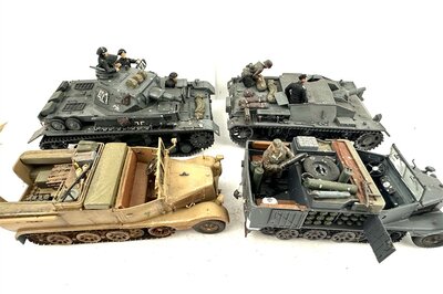 Panzer & Halbkettenfahrzeuge 4 St�ck Weltkrieg II 1:35