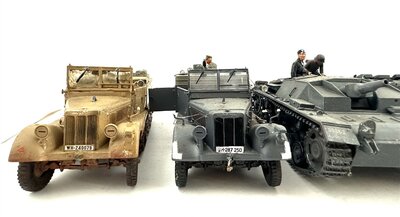 Panzer & Halbkettenfahrzeuge 4 St�ck Weltkrieg II 1:35