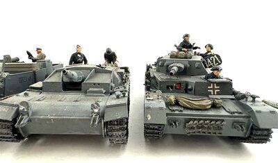 Panzer & Halbkettenfahrzeuge 4 St�ck Weltkrieg II 1:35