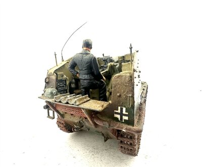 Dragon Gesch�tzwagen 38 M f�r SIG.33/2 1:35