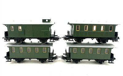 M�rklin H0 L�nderbahn-Personenwagen + Gep�ckwagen